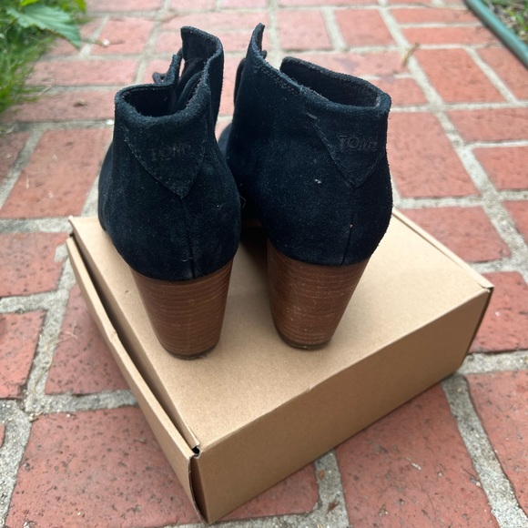 TOMS Suede 3” Lunata Lace-Up Boots 8, Nearly New - Picture 2 of 3